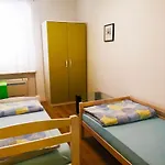 Croparadise Hostel