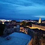 Croparadise Hostel