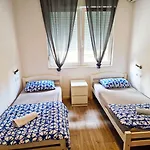 Hostel Croparadise *