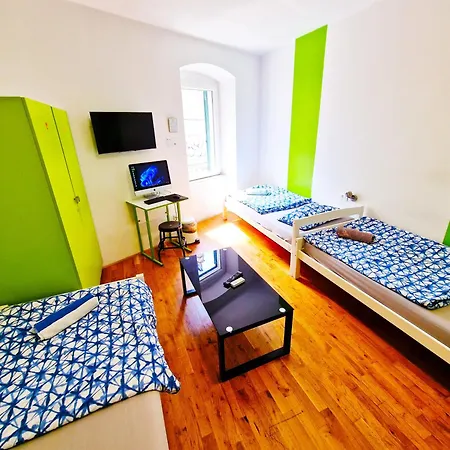 Hostel Croparadise