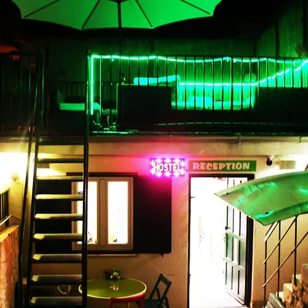 Croparadise Hostel *