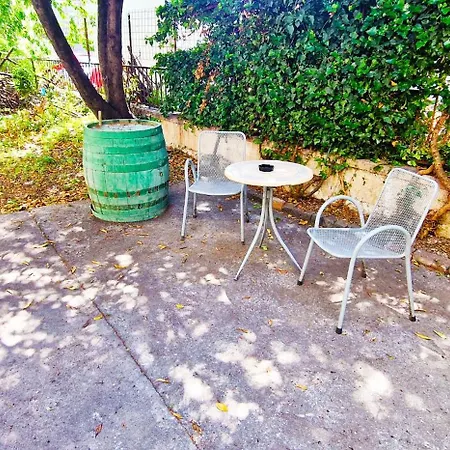Croparadise Hostel