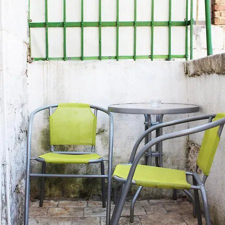 Croparadise Hostel *
