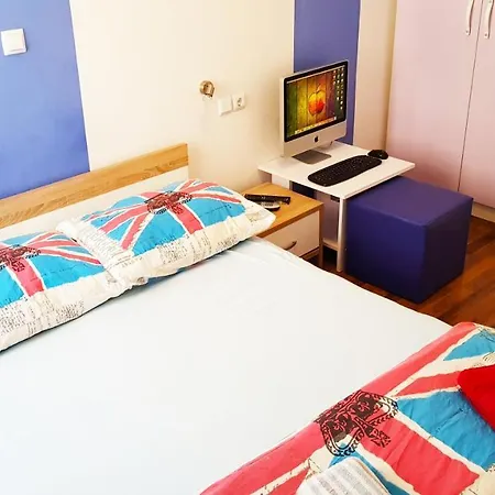 Croparadise Hostel *