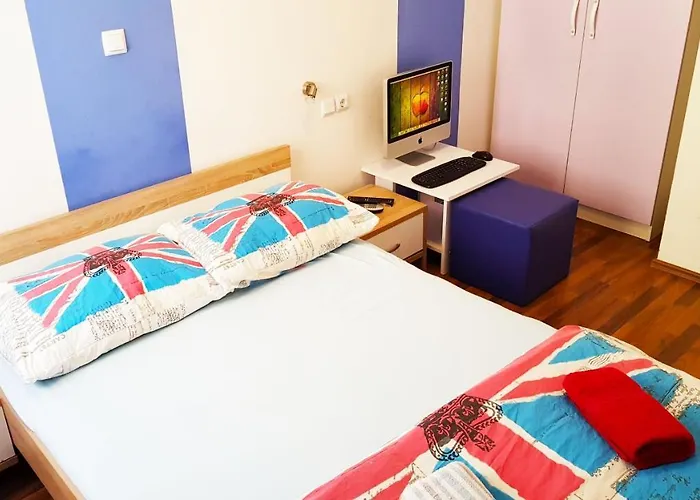 Croparadise Hostel *