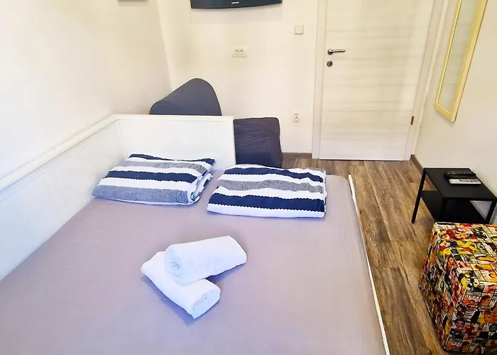 Croparadise Hostel *